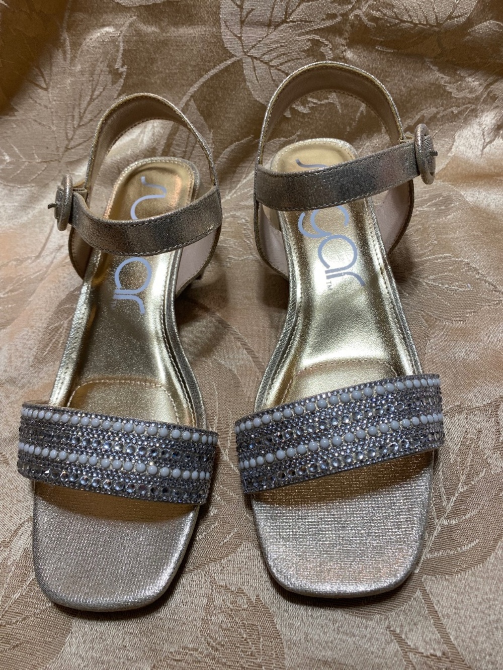 Dress sandal New size 7 M Gold Silver Cream Adjustable